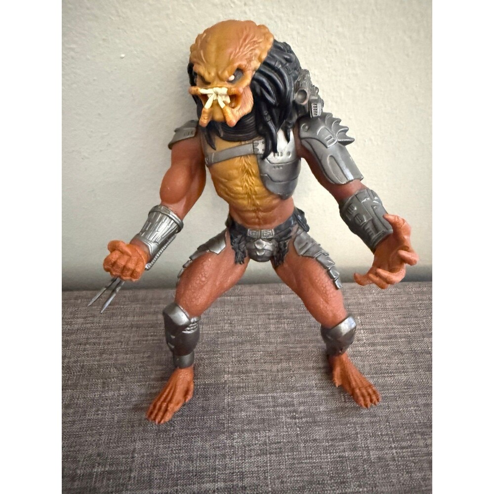 Predator 1995  Kenner Collectible  Action Figure 10”